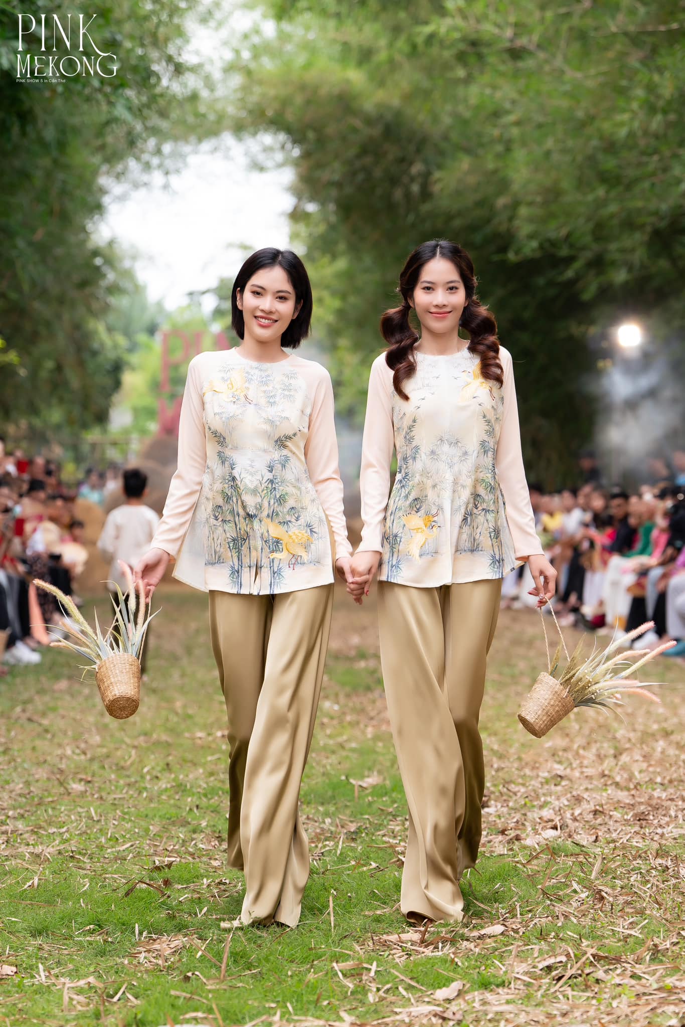 Nam Anh - Nam Em gây chú ý ở show thời trang toàn sao khủng, cô em lâu lắm mới được khen- Ảnh 10.