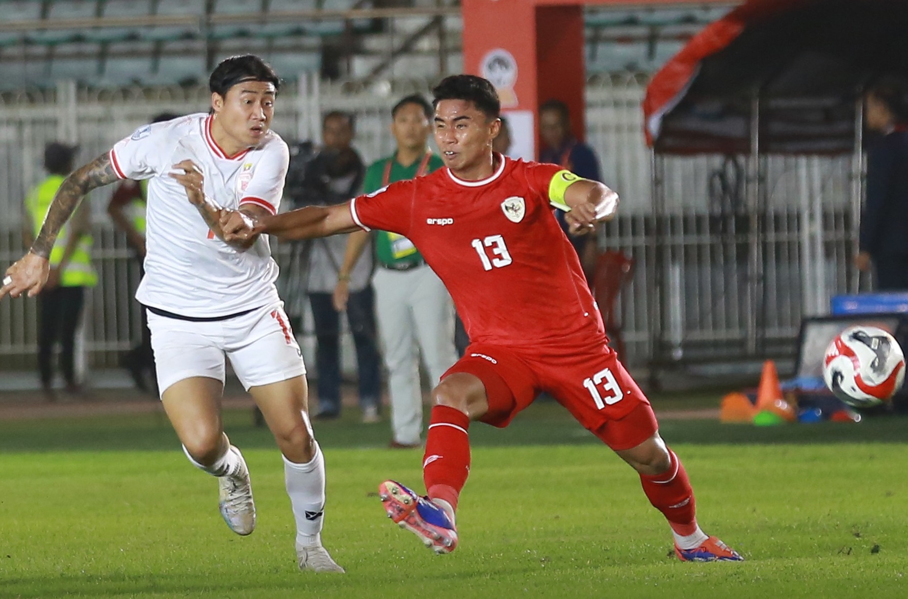 AFF Cup: Bất phân thắng bại, 2 đối thủ cạnh tranh mang tin vui tới cho đội tuyển Việt Nam- Ảnh 1.