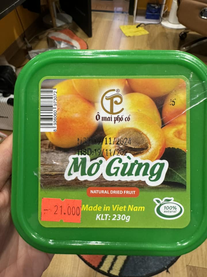 Mua ô mai trong hiệu sách về ăn đến nửa hộp mới phát hiện mốc trắng, cô gái Hà Nội đau bụng 3 ngày- Ảnh 2.