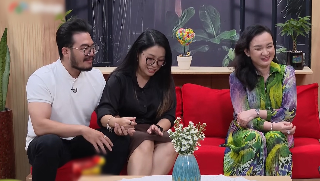 Thanh niên sinh năm 2000 lấy mẹ đơn thân hơn 14 tuổi, mới quen đã chu cấp 5 triệu/ tháng: Bố mẹ chàng trai có phản ứng bất ngờ- Ảnh 2.