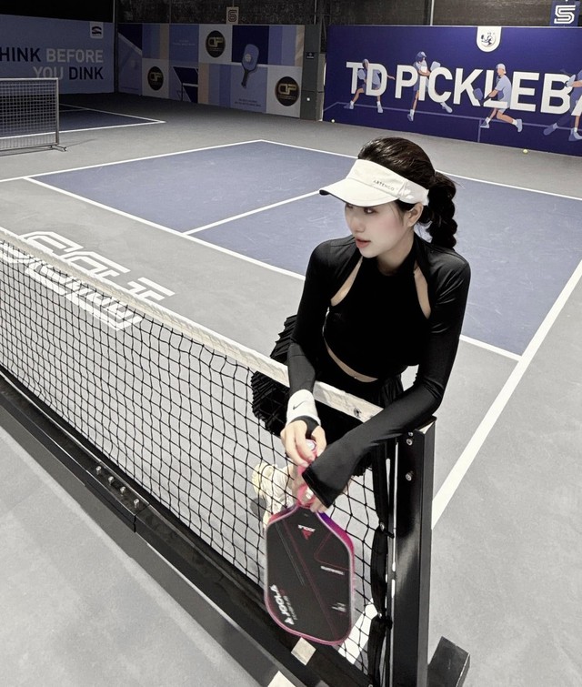 Đang đi chơi pickleball thì bị đồn là bạn gái Văn Toàn, hot girl Hải Dương đăng cả ảnh Hoà Minzy đính chính- Ảnh 3.