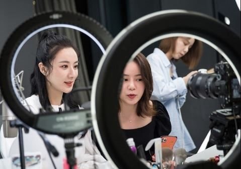 Bong bóng livestream Trung Quốc nổ tung, ngành công nghiệp tỷ USD bỗng trở thành ‘lò lừa đảo’- Ảnh 1. Bong bóng livestream Trung Quốc nổ tung, ngành công nghiệp tỷ USD bỗng trở thành ‘lò lừa đảo’- Ảnh 1.