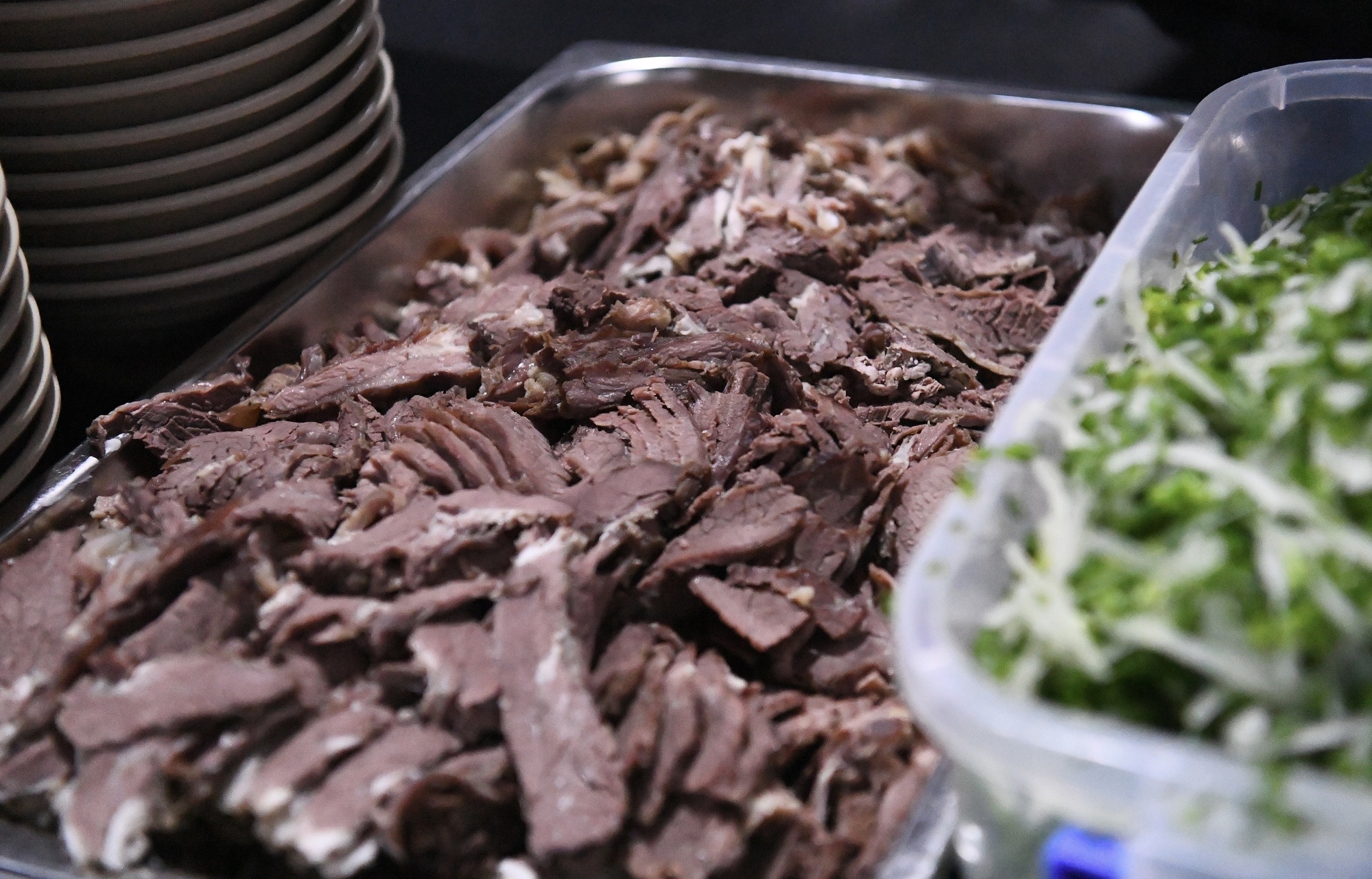 "Cơm bình dân" cho anh tài và ekip trước thềm concert Anh Trai Vượt Ngàn Chông Gai: Nhìn thân thuộc và ngon vô cùng- Ảnh 6.