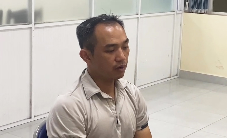 Người đàn ông đánh dã man cô gái giữa phố TP.HCM: 