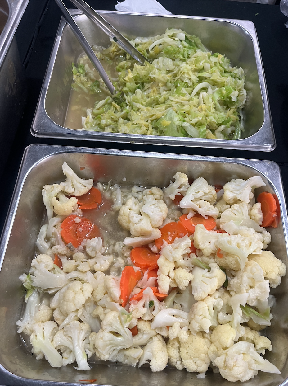 "Cơm bình dân" cho anh tài và ekip trước thềm concert Anh Trai Vượt Ngàn Chông Gai: Nhìn thân thuộc và ngon vô cùng- Ảnh 4.