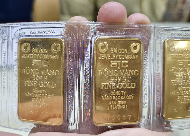 Gi&aacute; v&agrave;ng miếng SJC, v&agrave;ng nhẫn lại tăng mạnh trong s&aacute;ng 12-12- Ảnh 1.
