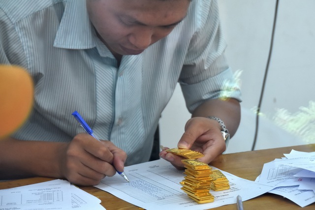 Gi&aacute; v&agrave;ng h&ocirc;m nay, 13-12: Giảm rất mạnh- Ảnh 1.