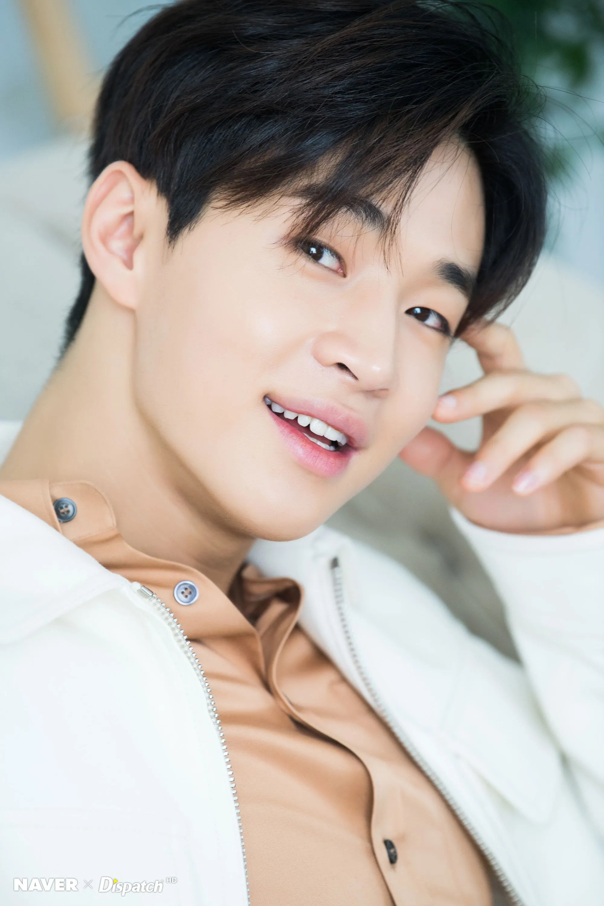 “Thần đồng nhạc cụ” Henry Lau: Nhạc Việt Nam rất tuyệt, nghe đến bản hit của Hoàng Thùy Linh lập tức có 1 hành động!- Ảnh 1.