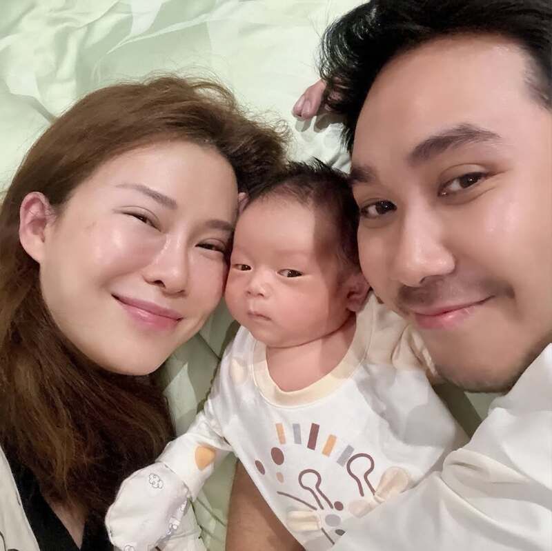 Nữ ca sĩ bụng bầu vượt mặt vẫn l&ecirc;n s&acirc;n khấu biểu diễn tưng bừng trước khi sinh v&agrave;i ng&agrave;y- Ảnh 4.