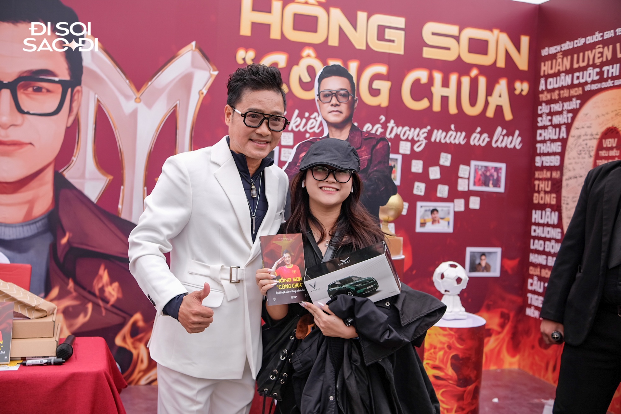 Concert Anh Trai Vượt Ngàn Chông Gai: Dàn anh tài đầu tiên xuất hiện, khán giả hát vang Quốc ca đầy tự hào- Ảnh 10.