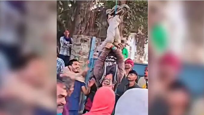 Đi ăn trộm rồi ngủ qu&ecirc;n, người đ&agrave;n &ocirc;ng bị d&acirc;n l&agrave;ng treo l&ecirc;n c&acirc;y- Ảnh 1.