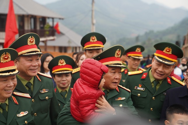 Người d&acirc;n L&agrave;ng Nủ ch&iacute;nh thức nhận nh&agrave; mới, kỳ vọng về ng&ocirc;i l&agrave;ng hạnh ph&uacute;c- Ảnh 10.