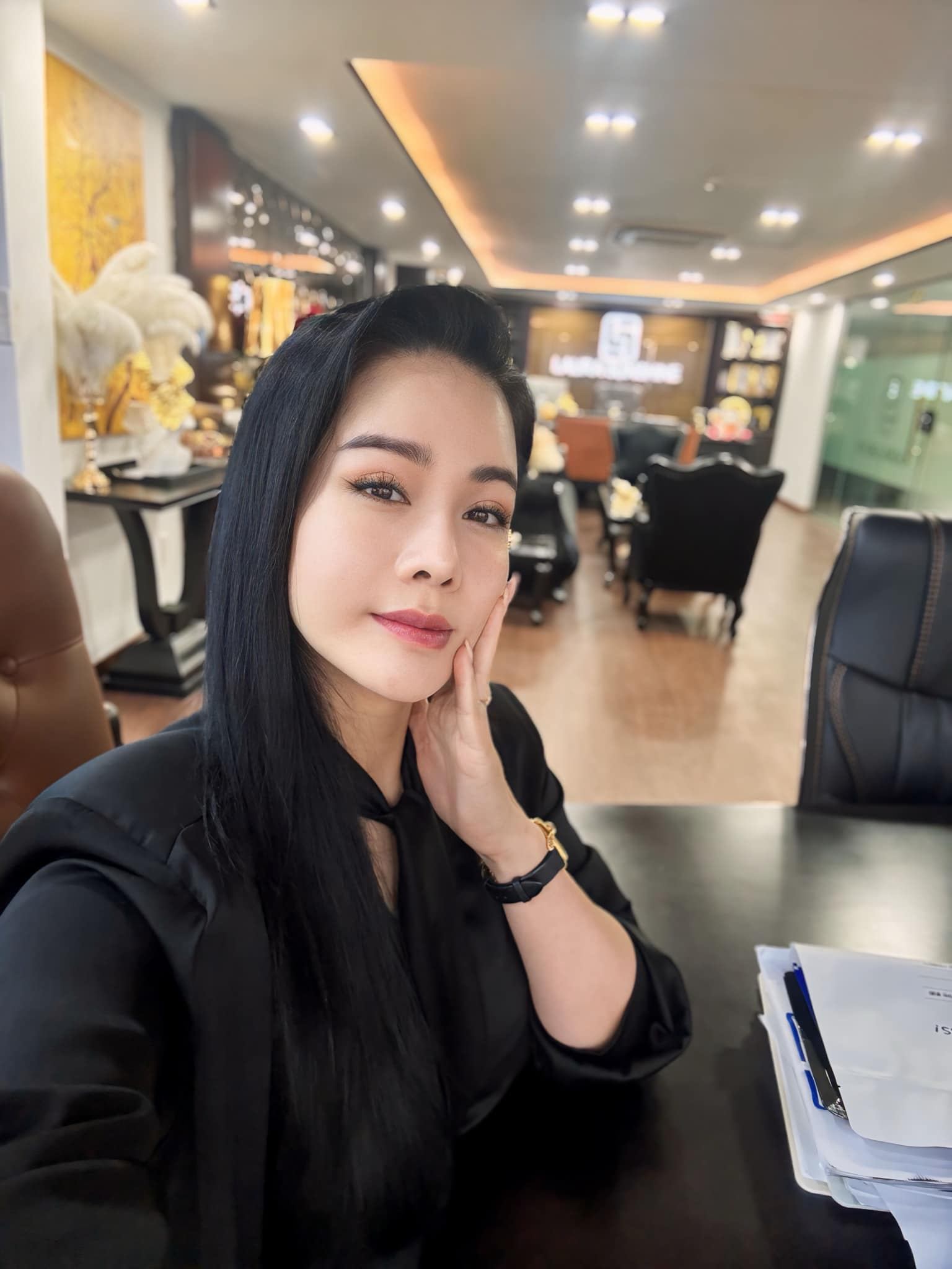 Bạn trai mới của Nhật Kim Anh là ai?- Ảnh 3. Bạn trai mới của Nhật Kim Anh là ai?- Ảnh 3.