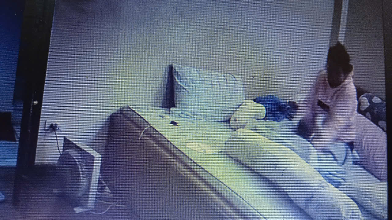 Phẫn nộ clip b&eacute; trai hơn 1 th&aacute;ng tuổi ở H&agrave; Nội bị gi&uacute;p việc bạo h&agrave;nh nhiều lần, người mẹ trẻ chia sẻ th&ecirc;m nhiều chi tiết x&oacute;t xa- Ảnh 2.