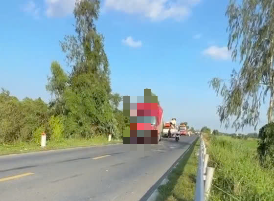 Hiện trường vụ tai nạn giao th&ocirc;ng nghi&ecirc;m trọng ở Long An- Ảnh 5.