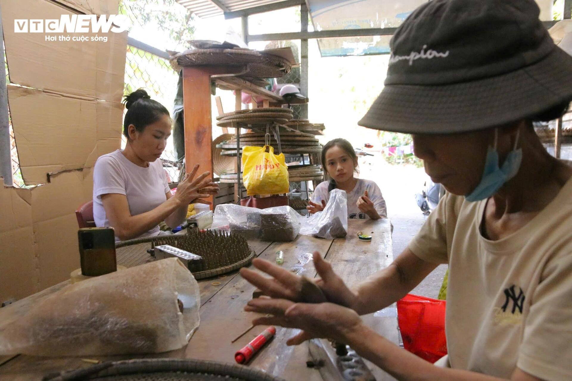 Có gì ở làng sản xuất hương trầm trăm tuổi hút khách du lịch bậc nhất Cố đô Huế?- Ảnh 13.