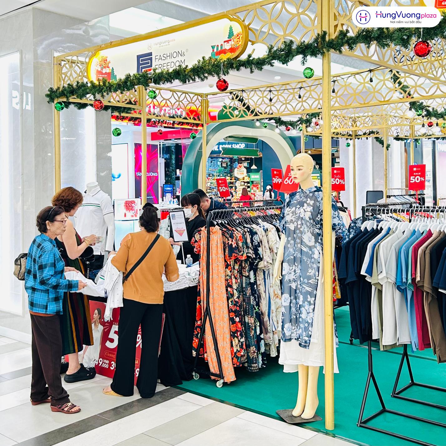 Trải nghiệm Giáng sinh đa sắc màu tại Hùng Vương Plaza- Ảnh 3.