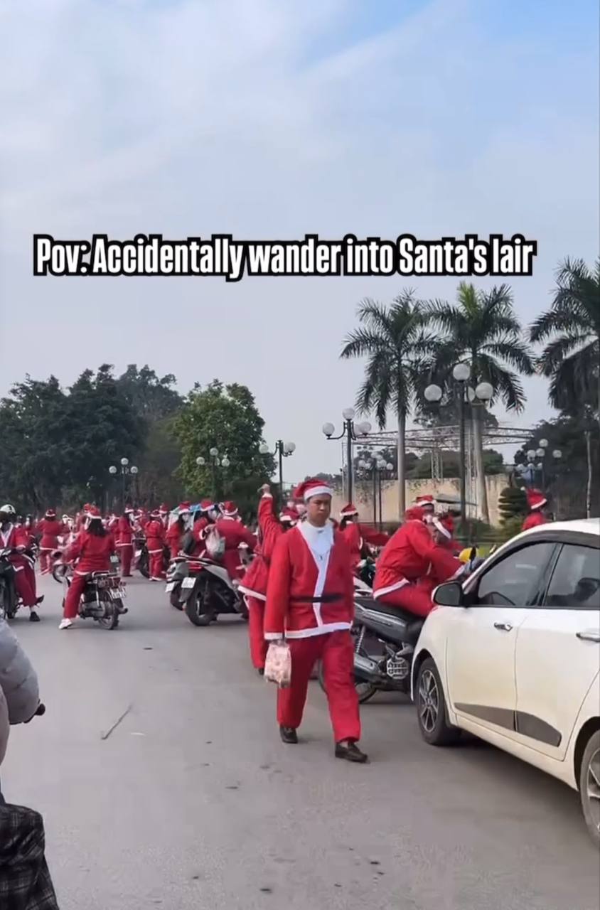 Hàng trăm ông già Noel bất ngờ “đổ bộ” đường phố Việt Nam, khách Tây lập tức muốn sang du lịch để nhập hội- Ảnh 4.
