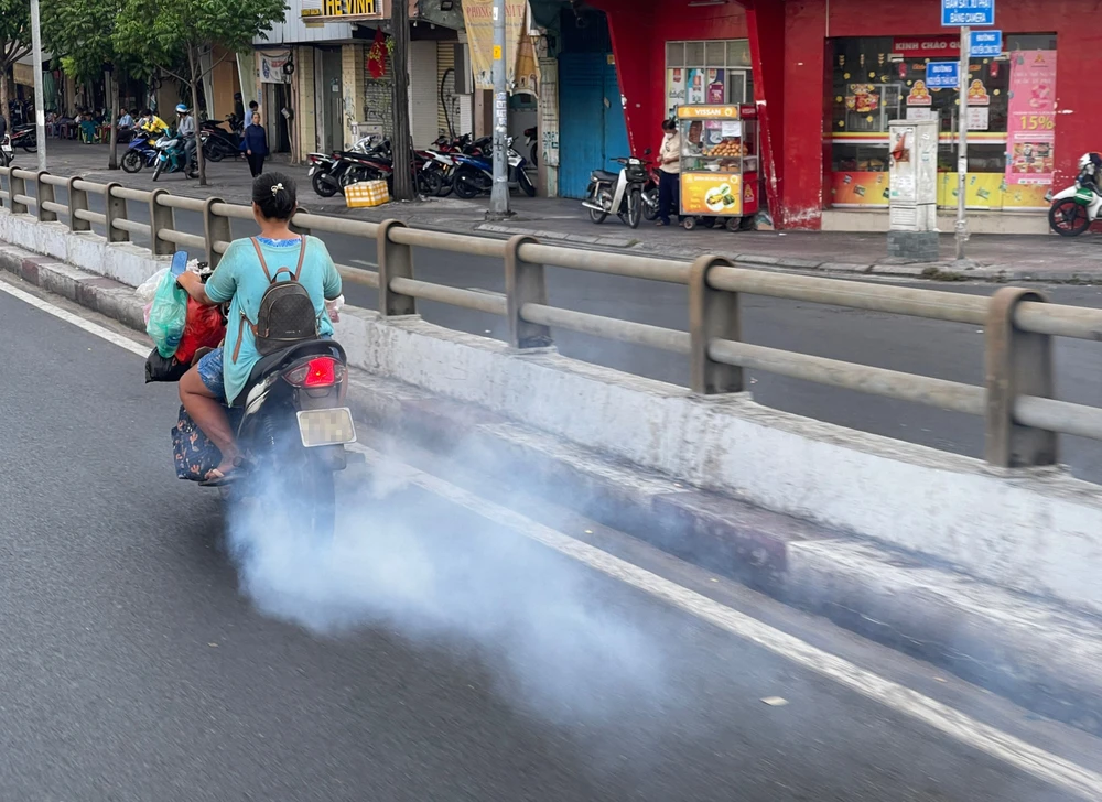 Hàng chục triệu người sẽ xếp hàng ở đâu nếu thực hiện quy định mới bắt buộc với xe máy từ 1/1/2025?- Ảnh 2.