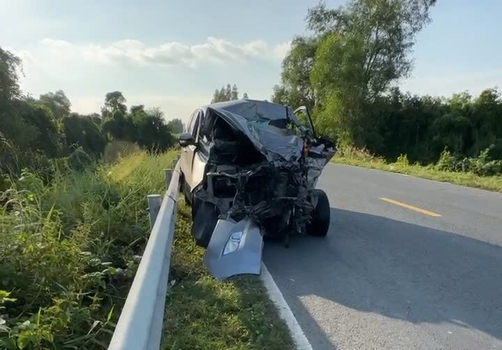 Hiện trường vụ tai nạn giao th&ocirc;ng nghi&ecirc;m trọng ở Long An- Ảnh 2.