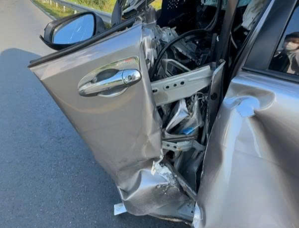 Hiện trường vụ tai nạn giao th&ocirc;ng nghi&ecirc;m trọng ở Long An- Ảnh 3.