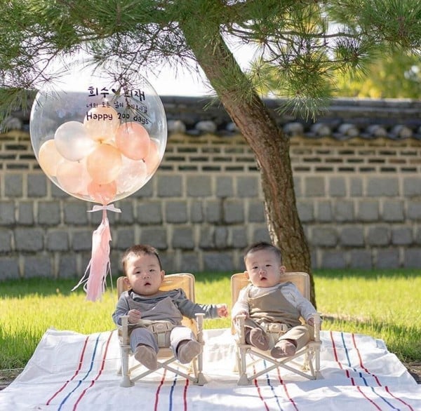 2 thiên thần nhà Sam có chuyến picnic đầu tiên cùng mẹ, có thứ này ảnh đẹp lung linh, hội mẹ bỉm xin info gấp- Ảnh 6.