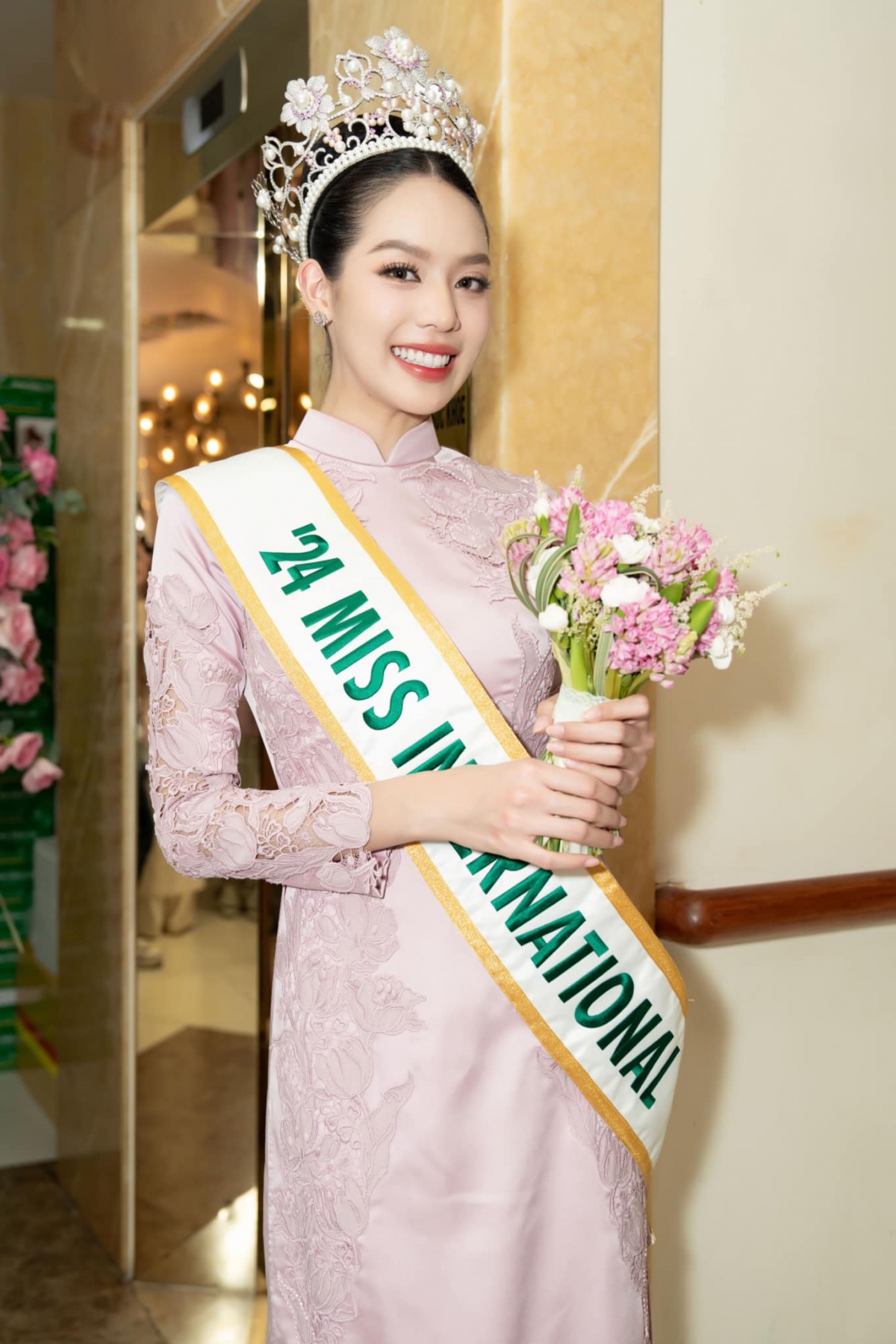 Thời trang của Thanh Thủy sau khi đăng quang Miss International 2024- Ảnh 8.