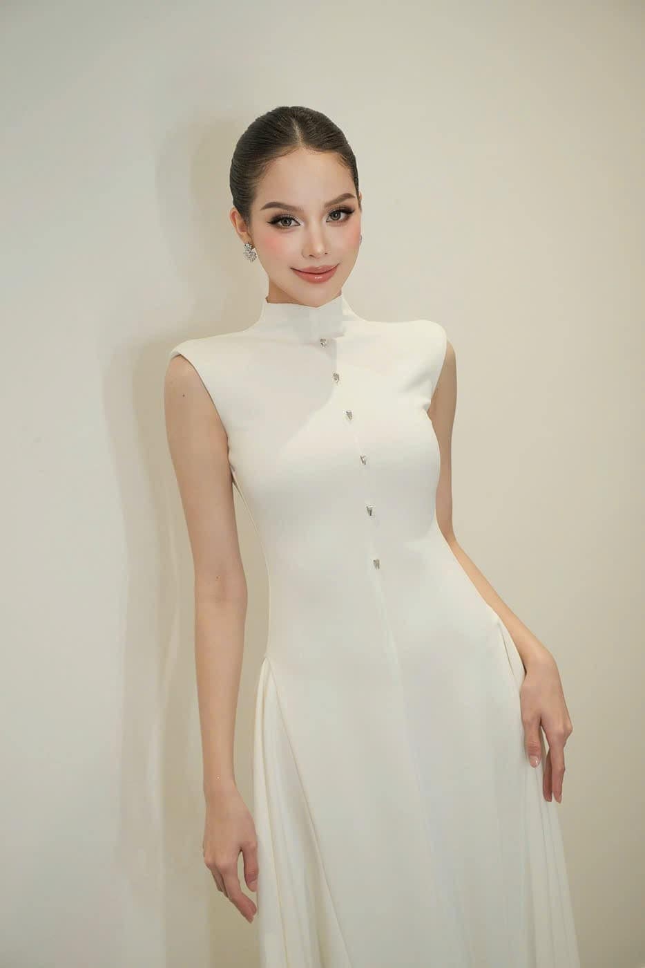 Thời trang của Thanh Thủy sau khi đăng quang Miss International 2024- Ảnh 7.