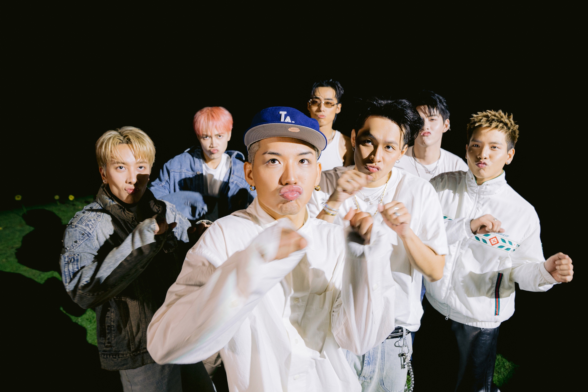 “Trap boy” HURRYKNG “chuộc lỗi” với WEAN, cả dàn Anh Trai “quẩy bung nóc” trong MV mới nhạc cực cuốn- Ảnh 9. “Trap boy” HURRYKNG “chuộc lỗi” với WEAN, cả dàn Anh Trai “quẩy bung nóc” trong MV mới nhạc cực cuốn- Ảnh 9.