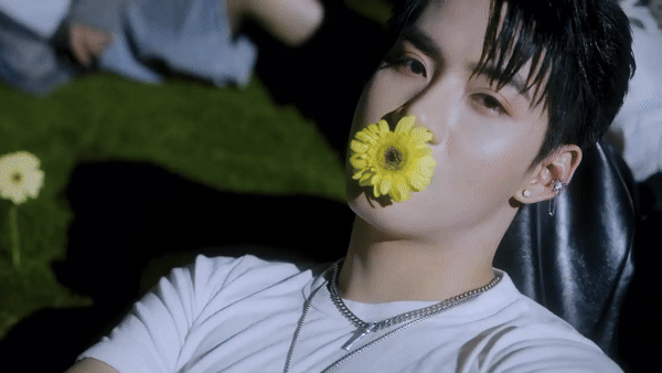 “Trap boy” HURRYKNG “chuộc lỗi” với WEAN, cả dàn Anh Trai “quẩy bung nóc” trong MV mới nhạc cực cuốn- Ảnh 5. “Trap boy” HURRYKNG “chuộc lỗi” với WEAN, cả dàn Anh Trai “quẩy bung nóc” trong MV mới nhạc cực cuốn- Ảnh 5.