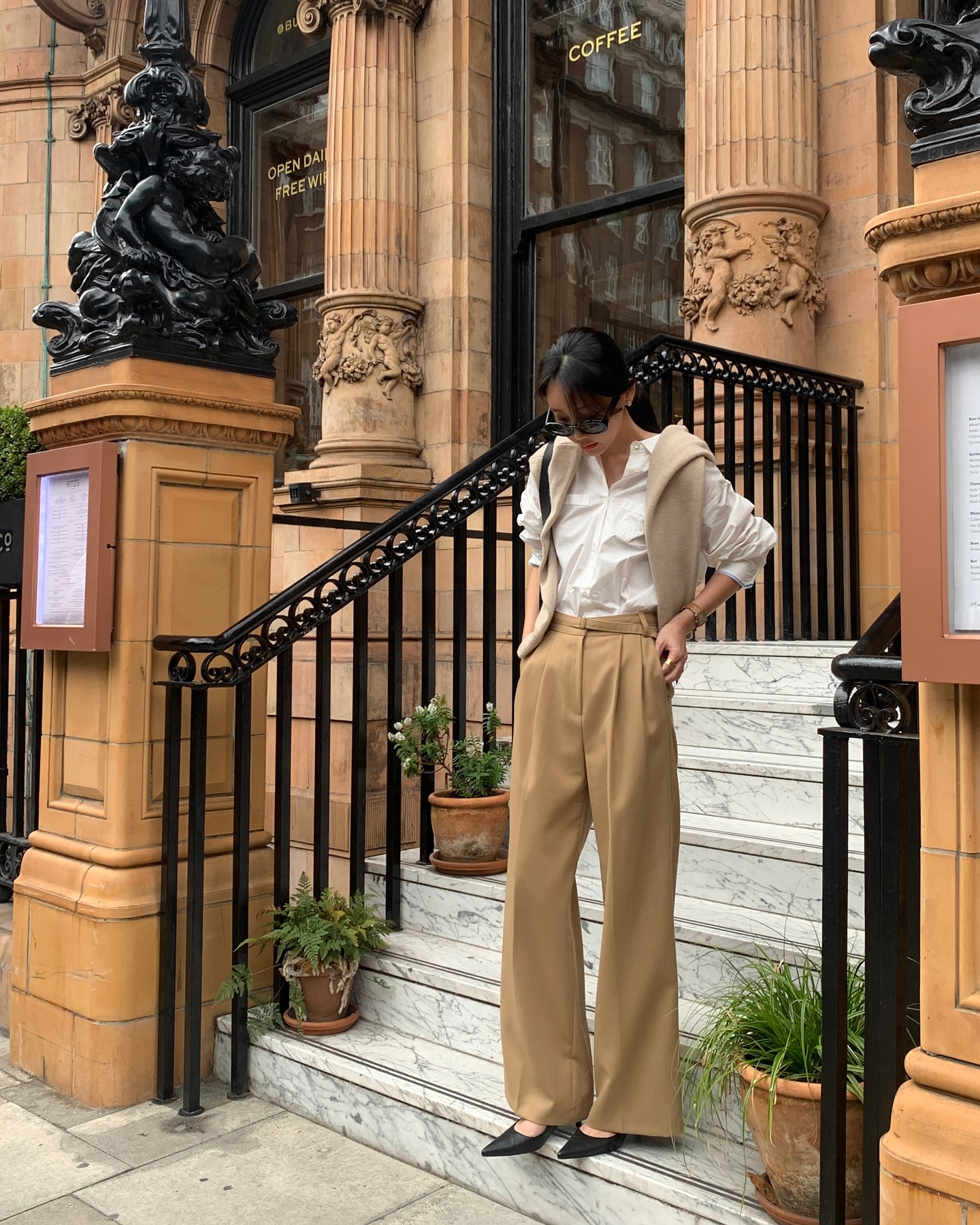 Để mặc đẹp hơn trong năm 2025, t&ocirc;i khuy&ecirc;n bạn n&ecirc;n theo phong c&aacute;ch thời trang tối giản- Ảnh 16.