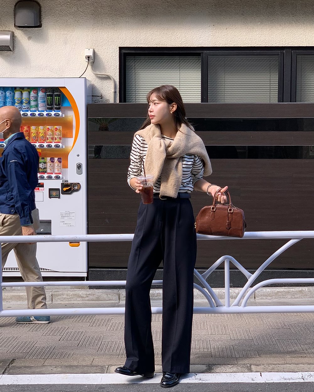 Để mặc đẹp hơn trong năm 2025, t&ocirc;i khuy&ecirc;n bạn n&ecirc;n theo phong c&aacute;ch thời trang tối giản- Ảnh 11.