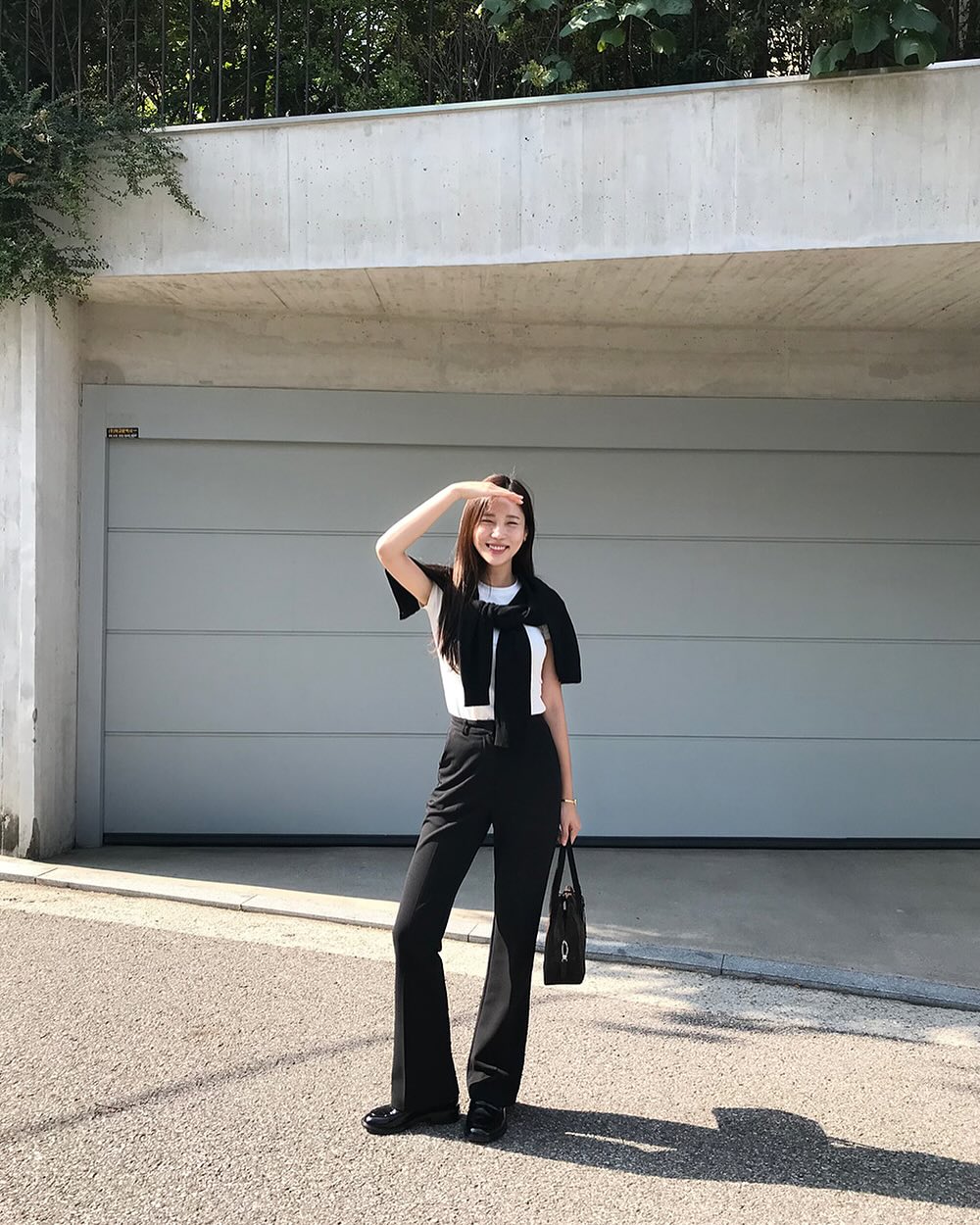 Để mặc đẹp hơn trong năm 2025, t&ocirc;i khuy&ecirc;n bạn n&ecirc;n theo phong c&aacute;ch thời trang tối giản- Ảnh 12.