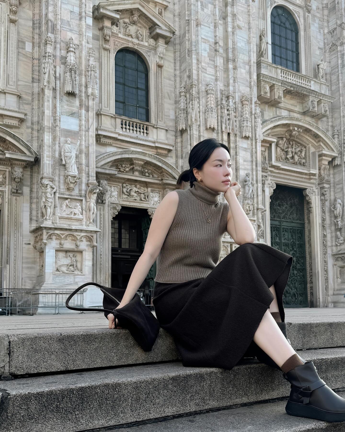 Để mặc đẹp hơn trong năm 2025, t&ocirc;i khuy&ecirc;n bạn n&ecirc;n theo phong c&aacute;ch thời trang tối giản- Ảnh 1.