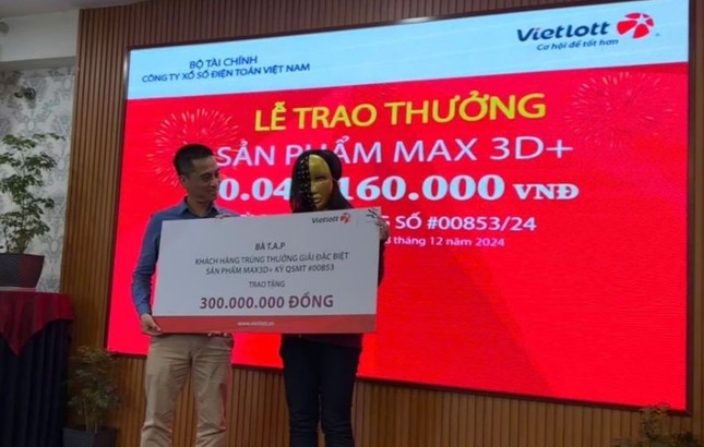 Một phụ nữ ở TPHCM trúng 30 giải đặc biệt của Vietlott- Ảnh 2.