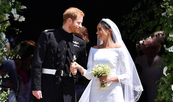 Chuyện tình "tam sao thất bản" của Harry và Meghan, mỗi lần kể lại mâu thuẫn khiến người hâm mộ "chẳng biết đâu mà lần"- Ảnh 3.