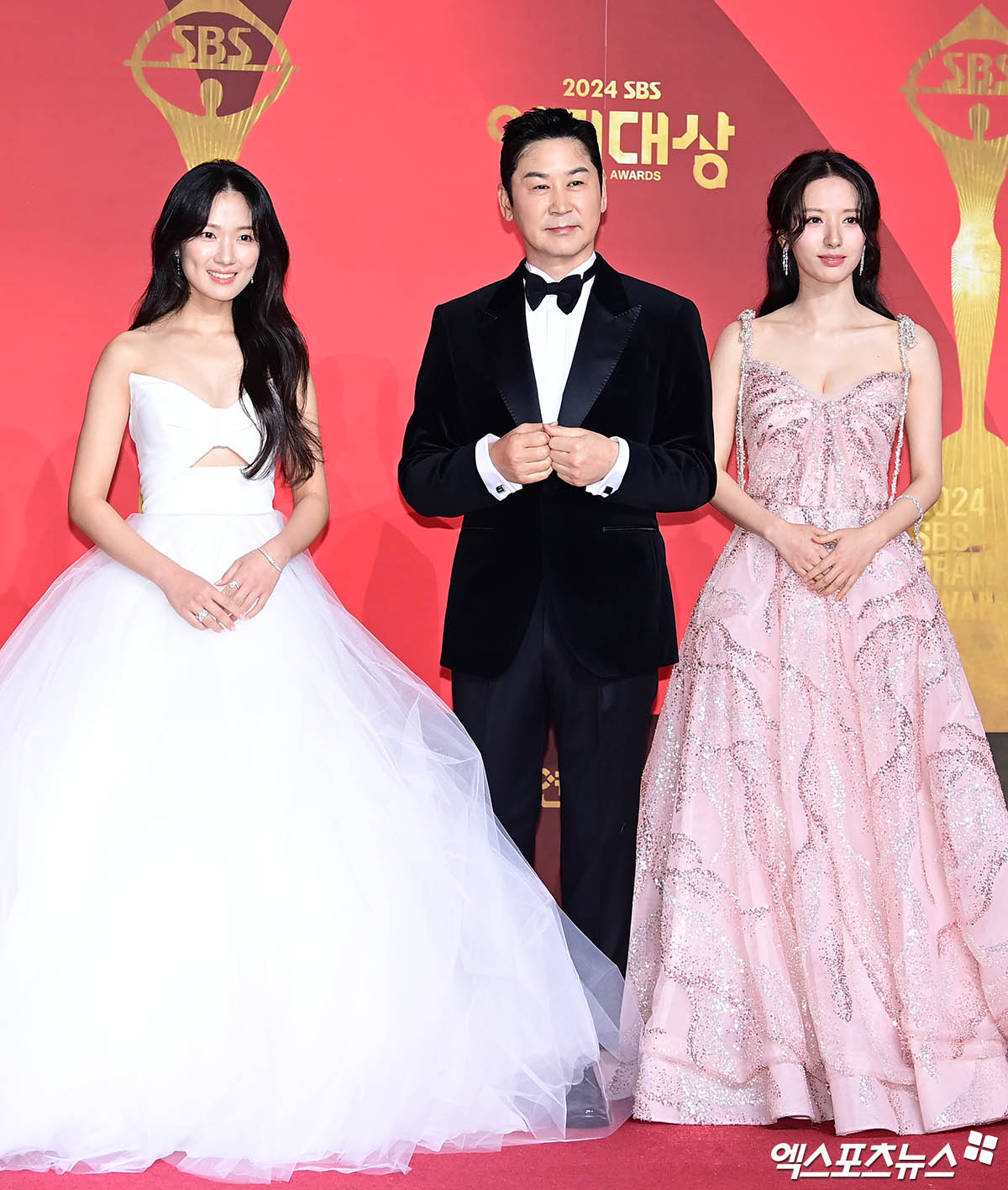 "Công chúa" Park Shin Hye lấn át Jang Nara nhạt nhòa, bồ cũ Jisoo hóa nam thần trên thảm đỏ SBS Drama Awards 2024- Ảnh 22.