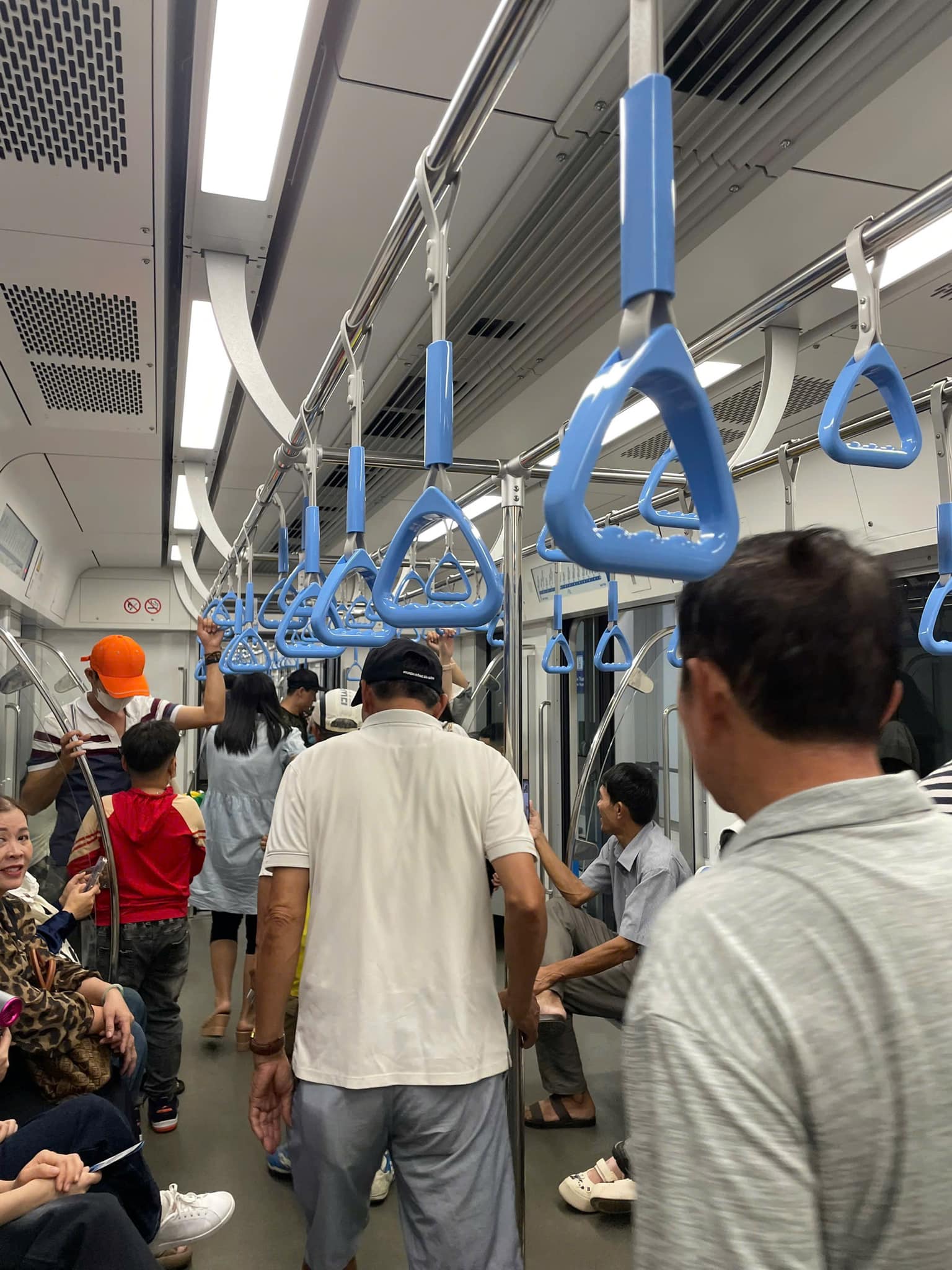 Cẩm nang chi tiết khi đi tàu Metro Bến Thành - Suối Tiên: Những lưu ý và điều cấm kỵ để trải nghiệm trọn vẹn nhất- Ảnh 4.