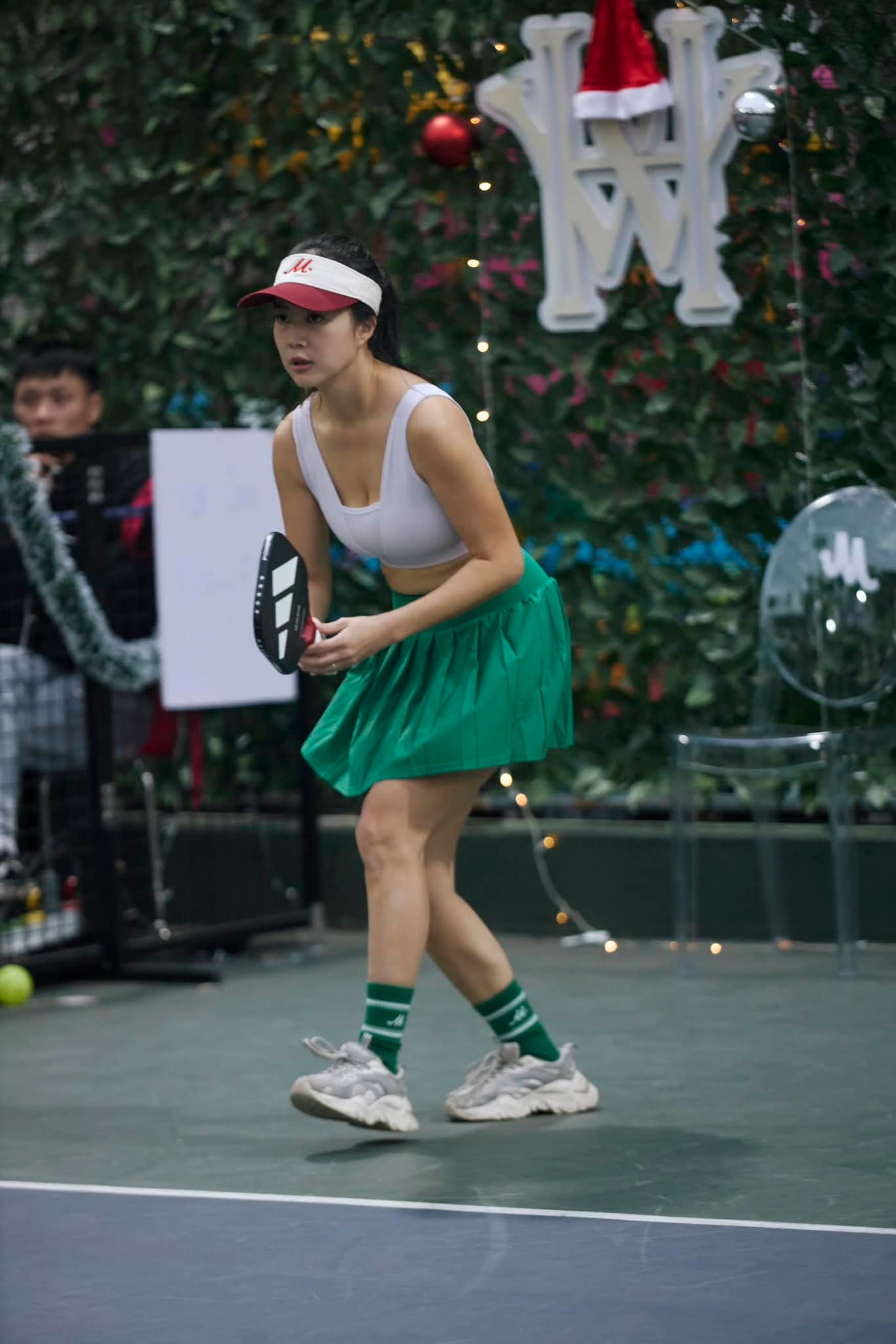 Mẹ Hà Nội gây sốt khi diện outfit ra sân tập Pickleball trời mùa đông quá xinh, nhìn vóc dáng ai cũng mê- Ảnh 10.