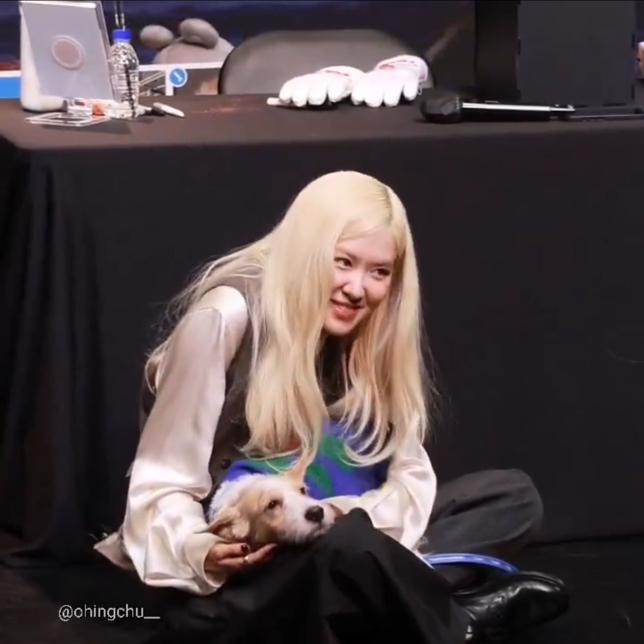 Rosé đội nón lá trong buổi fansign, chắc nịch đúng 2 từ về chuyện trở lại Việt Nam- Ảnh 13.