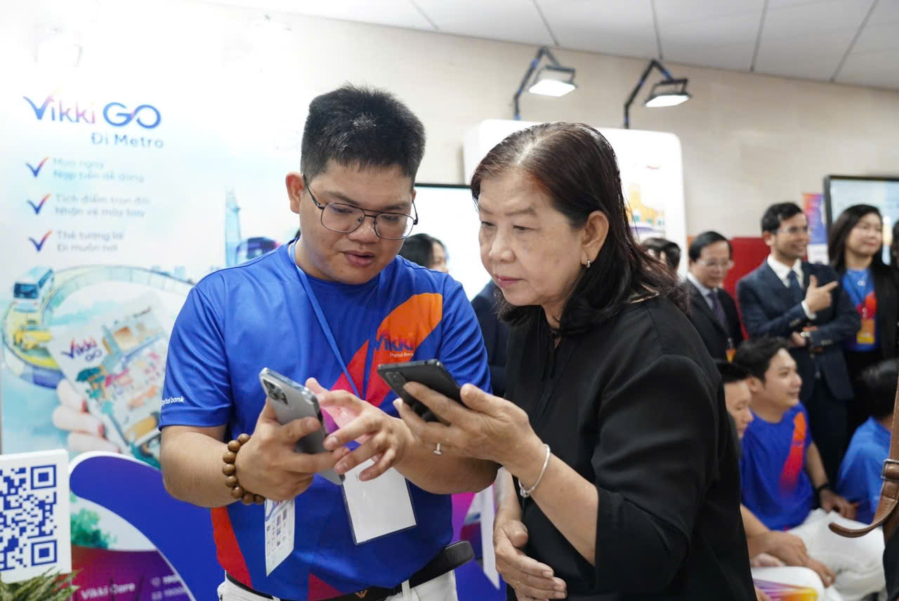 TP. Hồ Chí Minh vận hành chính thức tuyến Metro số 1, người dân nhận thẻ đi metro VikkiGO miễn phí- Ảnh 2.