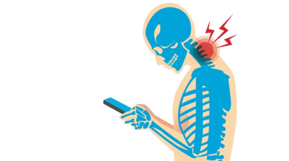 Rất nhiều người Việt d&iacute;nh th&oacute;i quen xem TV n&agrave;y, b&aacute;c sĩ cảnh b&aacute;o nguy cơ kh&ocirc;n lường- Ảnh 1.