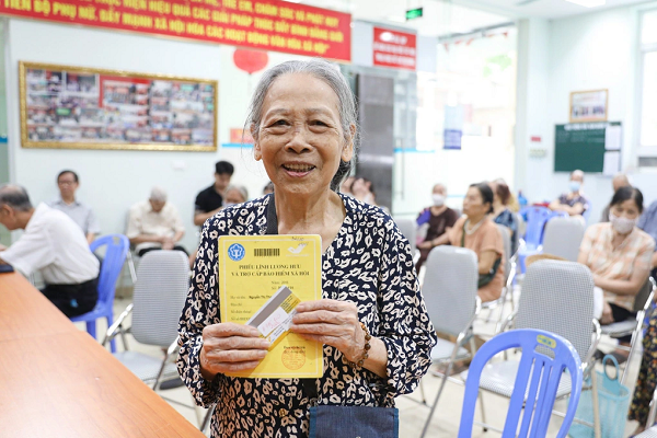 Tết n&agrave;y, người hưởng lương hưu cao nhất Việt Nam sẽ nhận một l&uacute;c 322 triệu đồng- Ảnh 1.