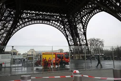 Tháp Eiffel bị báo cháy ngay trước thềm Giáng sinh khiến 1.200 người phải sơ tán khẩn: Đã xác định nguyên nhân- Ảnh 2.