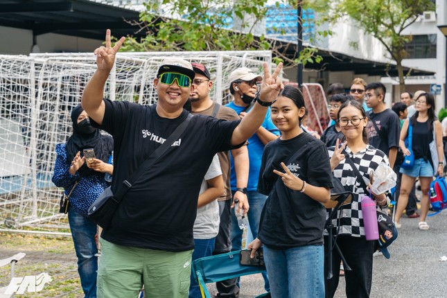 Singapore trong cơn sốt v&eacute; trận b&aacute;n kết: Gi&aacute; chợ đen đẩy l&ecirc;n gấp 4 lần, người Việt đau đầu t&igrave;m mua v&eacute;- Ảnh 1.