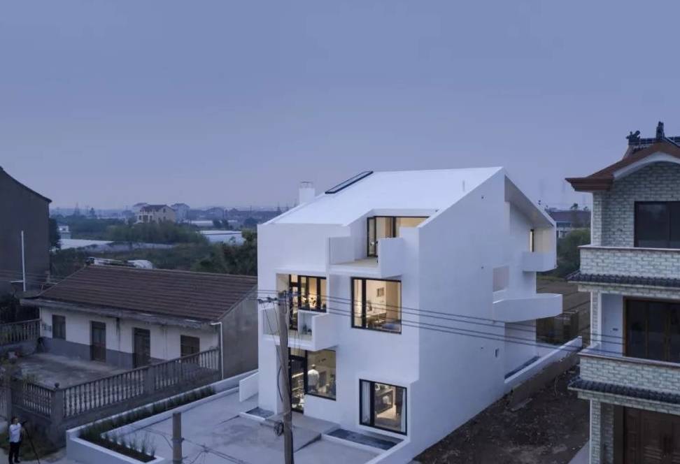 Chi 27 tỷ đồng x&acirc;y biệt thự dưỡng gi&agrave; cho cha mẹ: Thiết kế đơn giản nhưng sang xịn, được h&agrave;ng x&oacute;m v&iacute; l&agrave; &lsquo;&lsquo;bạch dinh&rsquo;&rsquo; giữa v&ugrave;ng th&ocirc;n qu&ecirc;- Ảnh 5.