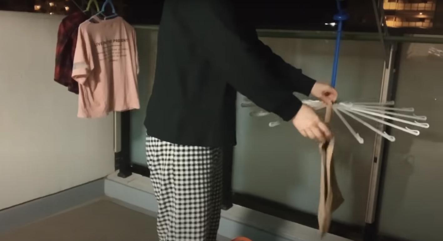 Gần 1 triệu lượt xem bà nội trợ dậy lúc 4 giờ sáng để làm việc nhà: Phụ nữ trung niên cân bằng giữa gia đình và sự nghiệp khó đến mức nào?- Ảnh 7. Gần 1 triệu lượt xem bà nội trợ dậy lúc 4 giờ sáng để làm việc nhà: Phụ nữ trung niên cân bằng giữa gia đình và sự nghiệp khó đến mức nào?- Ảnh 7.