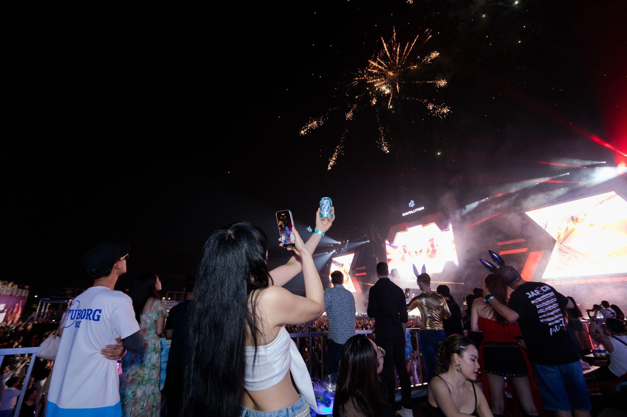 Tuborg Rapper Tuborg cùng hơn 10.000 ravers TP.HCM thổi bùng tinh thần “chơi phải tới ...