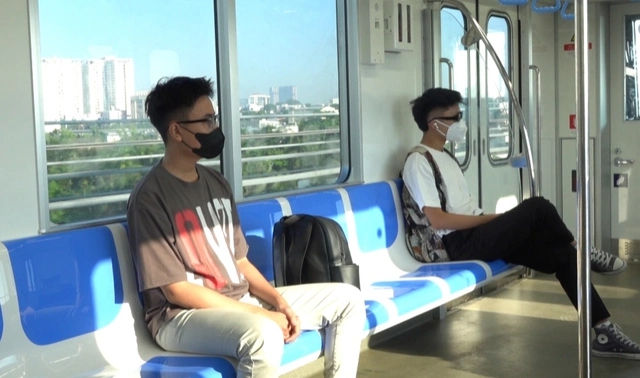 Gen Z rủ nhau đi làm bằng tuyến metro số 1 của TP.HCM: Chưa uống hết ly nước đã tới nơi, nó xịn mà nó Việt Nam!- Ảnh 8.