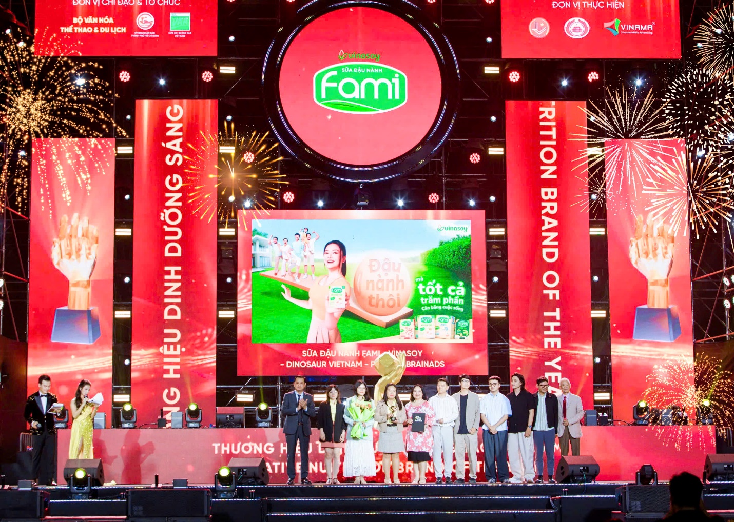 Fami nhận giải thưởng &ldquo;Thương hiệu dinh dưỡng s&aacute;ng tạo&rdquo; tại Vạn Xu&acirc;n Awards- Ảnh 1.